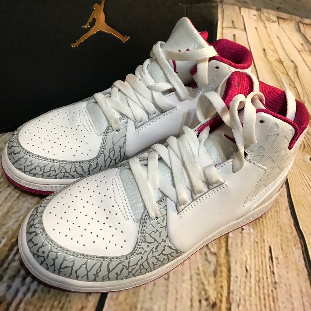 Jordan Nike ladies size 6.5y